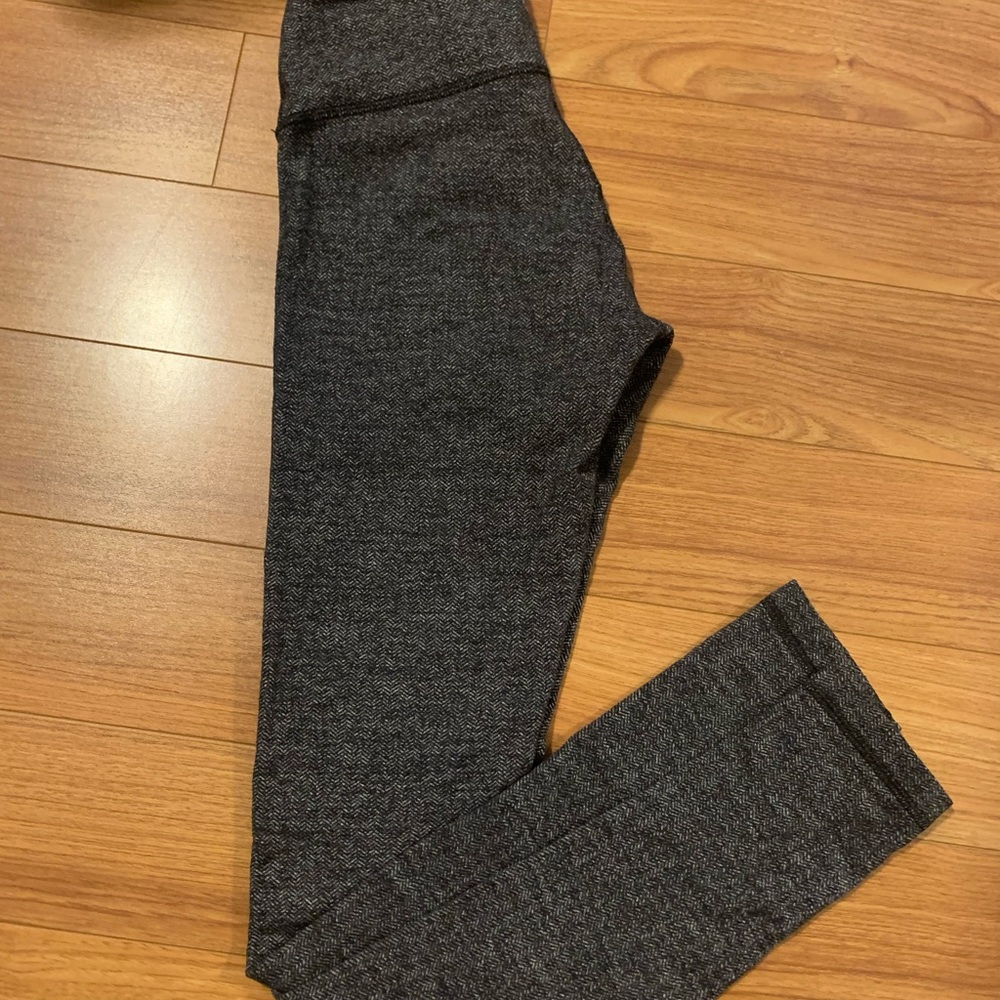 Lululemon Wunder Under Low-Rise |
Heathered Black Size 4